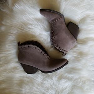 ⚠️DONATED⚠️Nude Booties